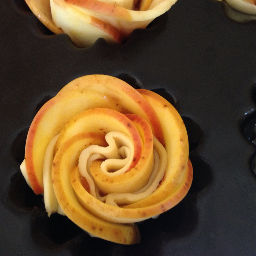 Roses puffed with apples 